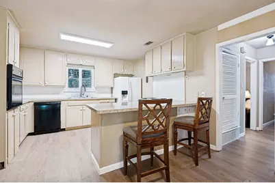 511 Simmons Drive, Euless, TX 76040 - Photo 5