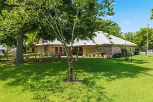 301 Paris St, Pecan Gap, TX 75469 - Photo 31
