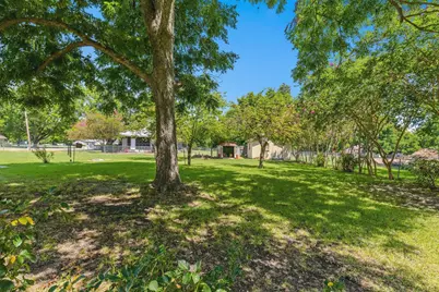 301 Paris Street, Pecan Gap, TX 75469 - Photo 33