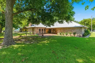 301 Paris St, Pecan Gap, TX 75469 - Photo 5