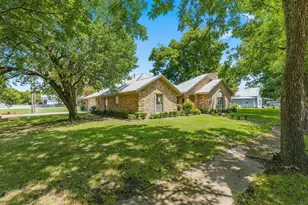 301 Paris St, Pecan Gap, TX 75469 - Photo 3