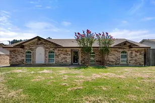 2001 San Jacinto Dr, Arlington, TX 76012 - Photo 1