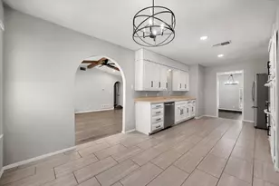 2001 San Jacinto Dr, Arlington, TX 76012 - Photo 7