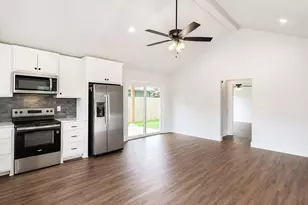 421 S Bonner St, Jacksonville, TX 75766 - Photo 9