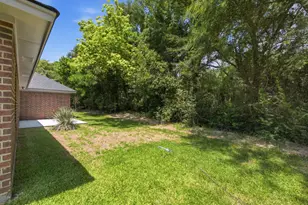 105 E Foggle St, Athens, TX 75751 - Photo 5