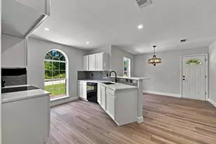 105 E Foggle St, Athens, TX 75751 - Photo 9