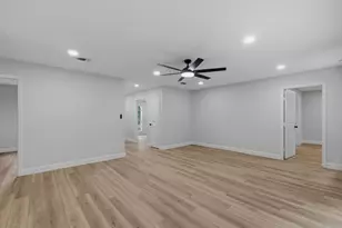 105 E Foggle St, Athens, TX 75751 - Photo 15