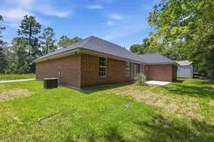 105 E Foggle St, Athens, TX 75751 - Photo 3