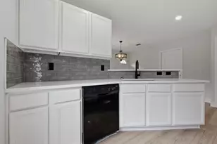 105 E Foggle St, Athens, TX 75751 - Photo 13