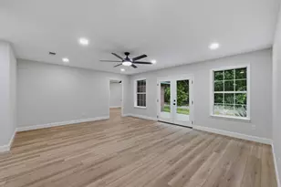 105 E Foggle St, Athens, TX 75751 - Photo 7
