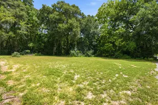 105 E Foggle St, Athens, TX 75751 - Photo 29