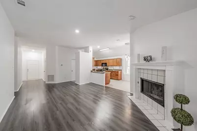 913 Mill Spring Drive, Garland, TX 75040 - Photo 9