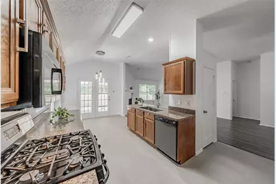 913 Mill Spring Drive, Garland, TX 75040 - Photo 13