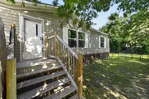 904 Pawnee Trail, Granbury, TX 76048 - Photo 3