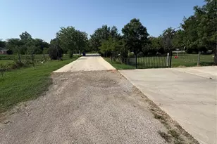 22598 Arapaho Rd, Justin, TX 76247 - Photo 15