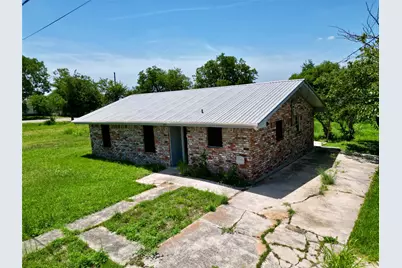 209 Prairie Avenue, Rogers, TX 76569 - Photo 1