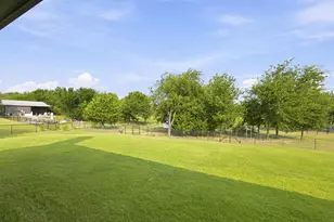 1095 Pioneer Xing, Weatherford, TX 76088 - Photo 33
