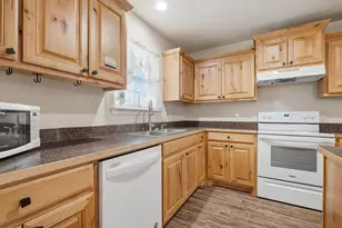 114 Wade St, Whitesboro, TX 76273 - Photo 5