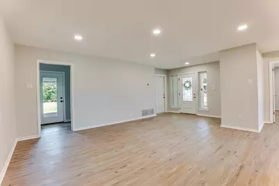 104 Pontiac Drive, Lake Kiowa, TX 76240 - Photo 5