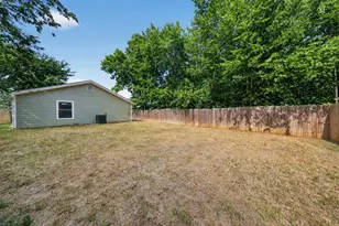 1422 Elmwood Ave, Fort Worth, TX 76104 - Photo 15
