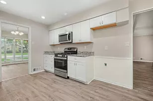 914 Bromwich St, Garland, TX 75040 - Photo 9