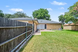 914 Bromwich St, Garland, TX 75040 - Photo 23