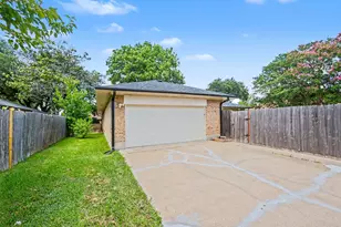 914 Bromwich St, Garland, TX 75040 - Photo 25