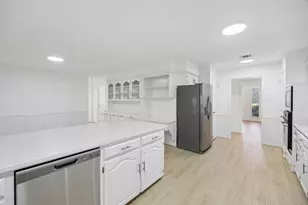 10014 Hickory Crossing, Dallas, TX 75243 - Photo 17