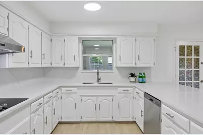 10014 Hickory Crossing, Dallas, TX 75243 - Photo 15