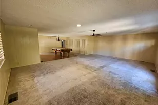 726 S Lindsay St, Gainesville, TX 76240 - Photo 9