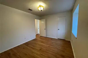 27 E Mountain Creek Ct, Grand Prairie, TX 75052 - Photo 5