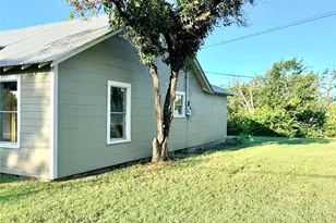 707 Reynolds St, Goldthwaite, TX 76844 - Photo 25