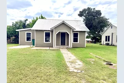 707 Reynolds Street, Goldthwaite, TX 76844 - Photo 1