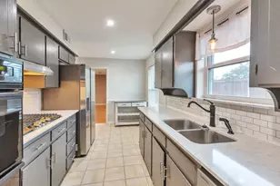 2905 Eric Ln, Farmers Branch, TX 75234 - Photo 11