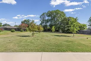 112 Royal Ln, Commerce, TX 75428 - Photo 35