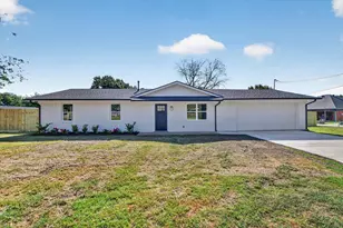 900 S 3rd St, Sanger, TX 76266 - Photo 1
