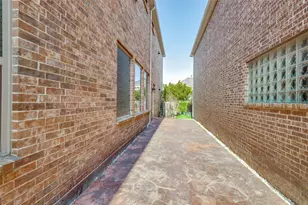 6739 Palo Duro Dr, Irving, TX 75063 - Photo 23