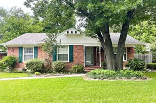 715 S Rusk St, Gainesville, TX 76240 - Photo 1