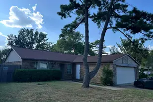 802 Matthews Ct, Arlington, TX 76012 - Photo 1