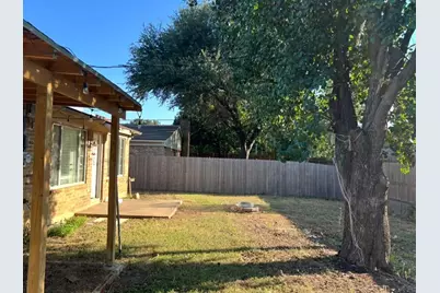 802 Matthews Court, Arlington, TX 76012 - Photo 9