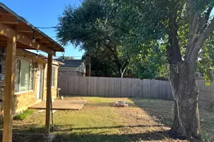 802 Matthews Ct, Arlington, TX 76012 - Photo 9