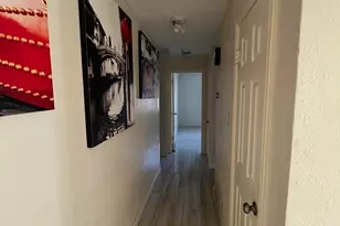 802 Matthews Ct, Arlington, TX 76012 - Photo 5