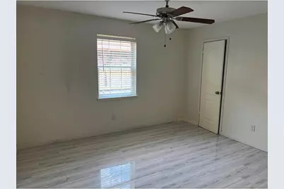 802 Matthews Court, Arlington, TX 76012 - Photo 7