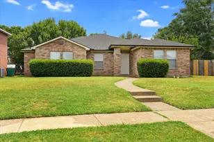 702 Lowe Dr, Cedar Hill, TX 75104 - Photo 1