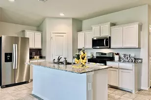 636 Mount Vis Ln, Fort Worth, TX 76131 - Photo 3