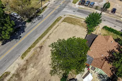 1735 E Waco, Dallas, TX 75216 - Photo 9