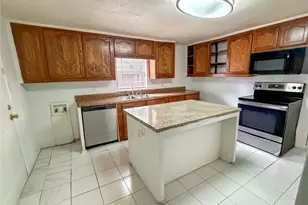 936 E Cantey St, Fort Worth, TX 76104 - Photo 15