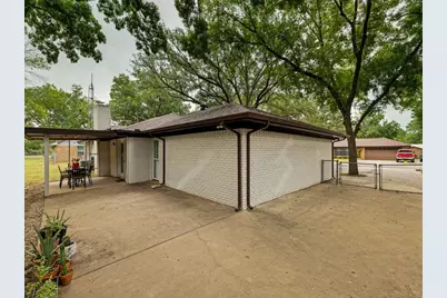 410 E White Street, Pilot Point, TX 76258 - Photo 23