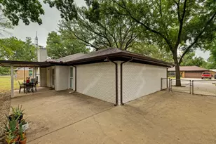 410 E White St, Pilot Point, TX 76258 - Photo 23