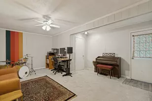 410 E White St, Pilot Point, TX 76258 - Photo 15